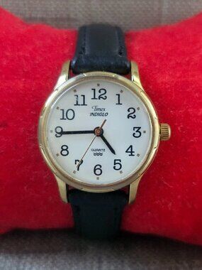Vintage 1978 Timex Cavatina 30mm Ladies Watch - Runs/Ticks - Time Setting Repair Timex Cavatina Watch | eBay main image 4
